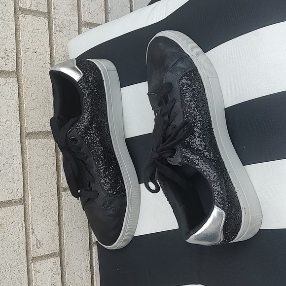 Black Shoes/Silver ⭐ - Picture 4 of 9